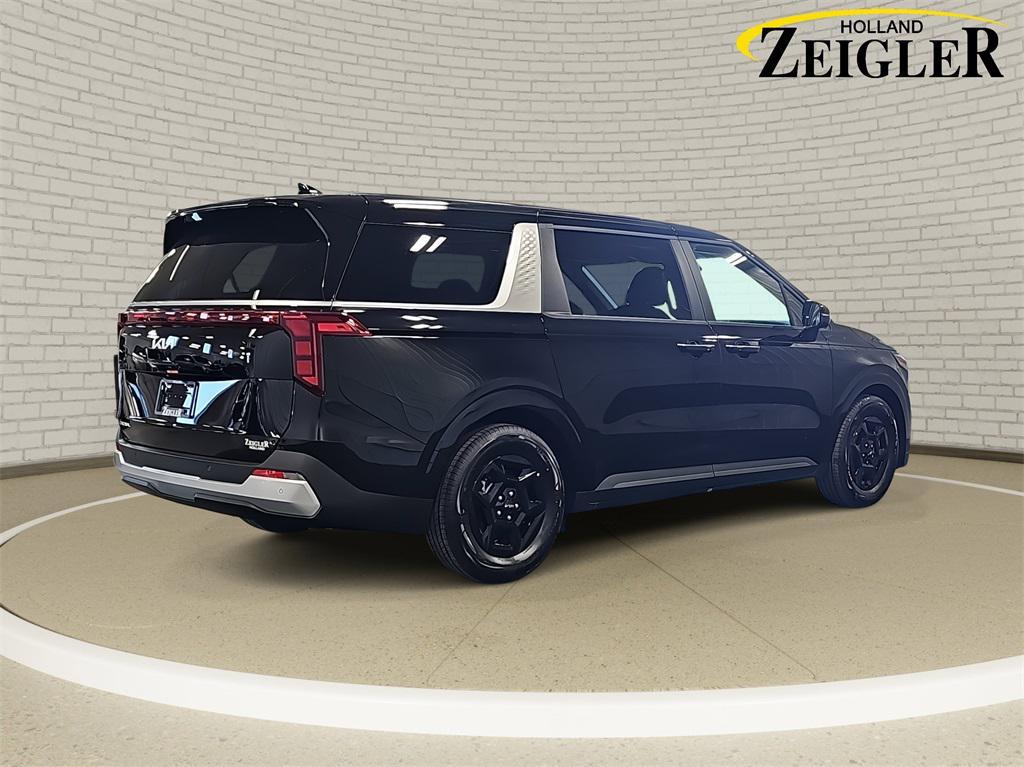 new 2025 Kia Carnival car, priced at $39,586