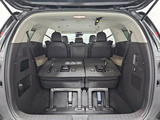 new 2025 Kia Carnival car, priced at $39,752