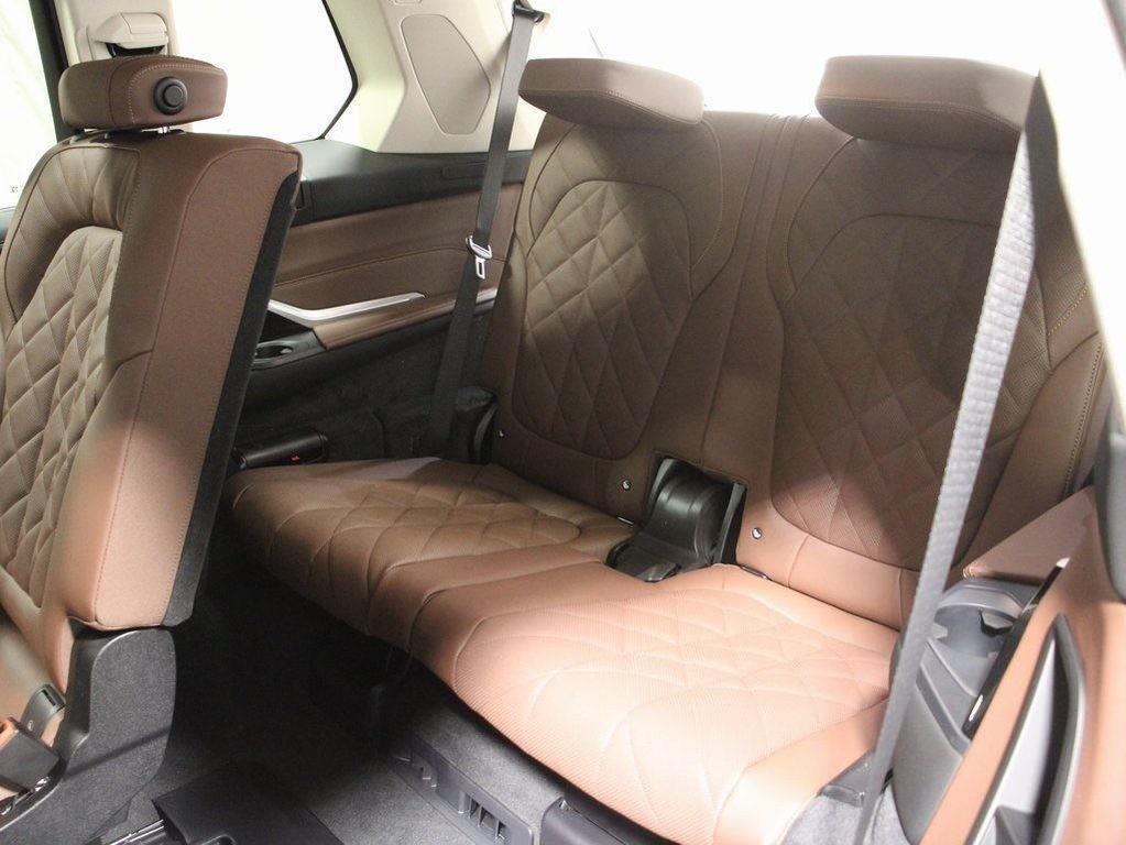 new 2026 BMW X7 car, priced at $91,925