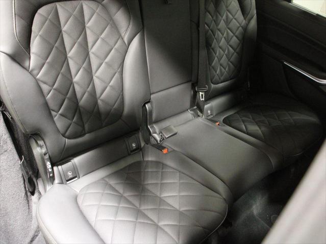 new 2026 BMW X7 car, priced at $100,040