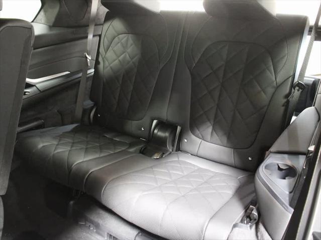 new 2026 BMW X7 car, priced at $100,040