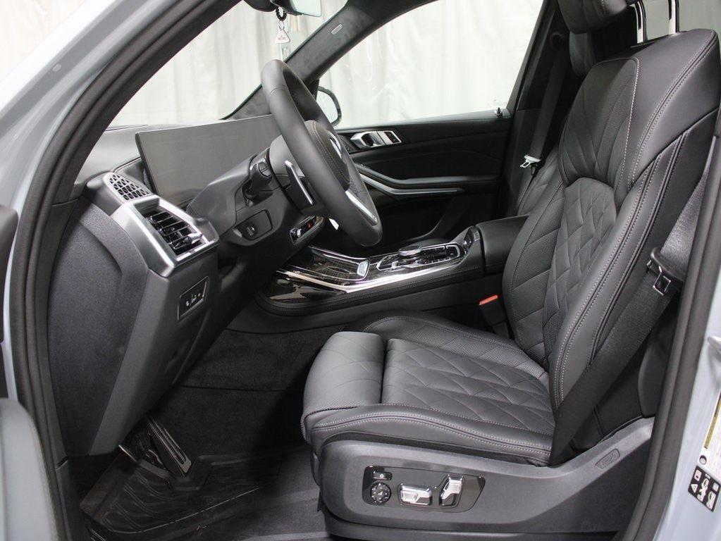 new 2026 BMW X7 car, priced at $95,680