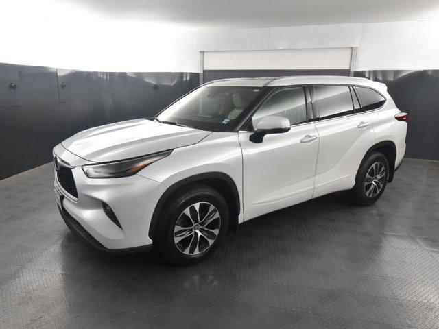 used 2022 Toyota Highlander car, priced at $35,400