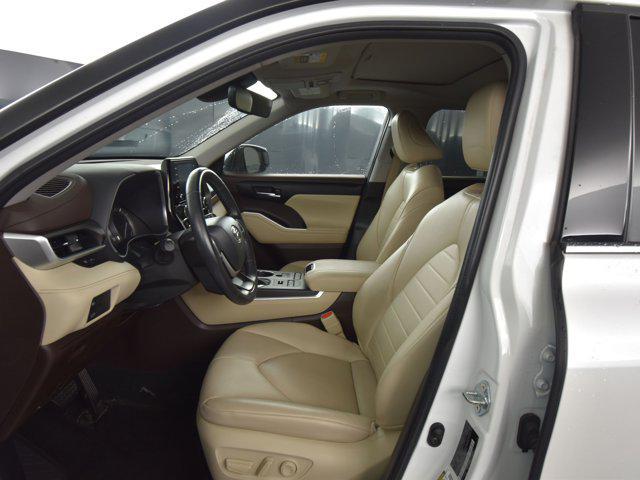 used 2022 Toyota Highlander car, priced at $35,400