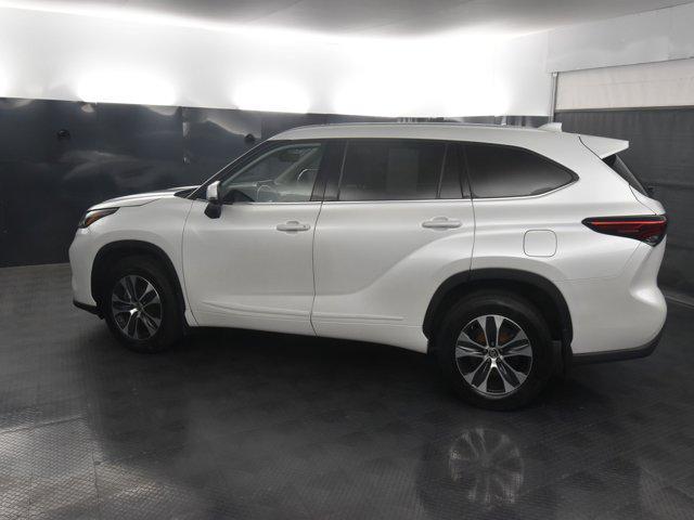 used 2022 Toyota Highlander car, priced at $35,400