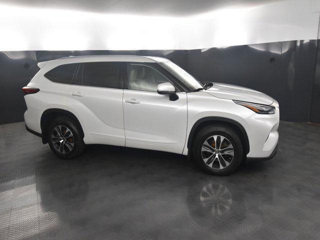 used 2022 Toyota Highlander car, priced at $35,400