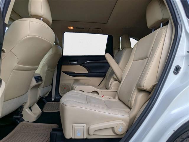 used 2014 Toyota Highlander car, priced at $15,406
