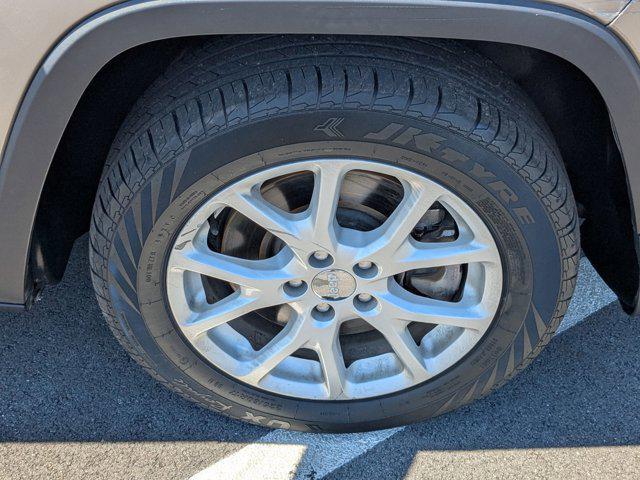 used 2018 Jeep Cherokee car, priced at $15,495