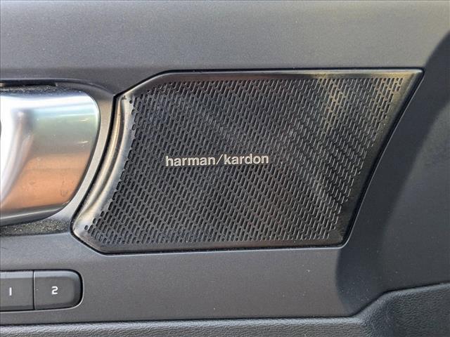 used 2020 Volvo XC40 car, priced at $21,989