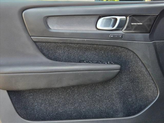 used 2020 Volvo XC40 car, priced at $21,989