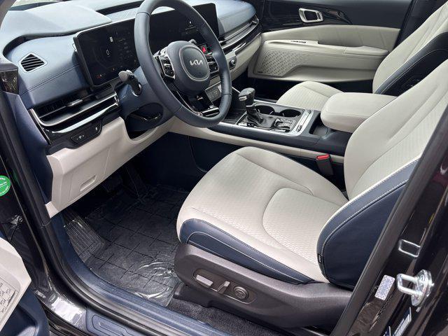 new 2025 Kia Carnival car, priced at $54,035