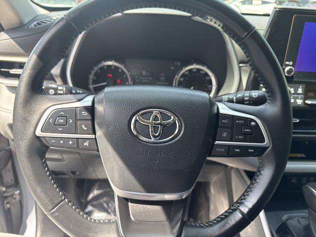 used 2023 Toyota Highlander car, priced at $34,895