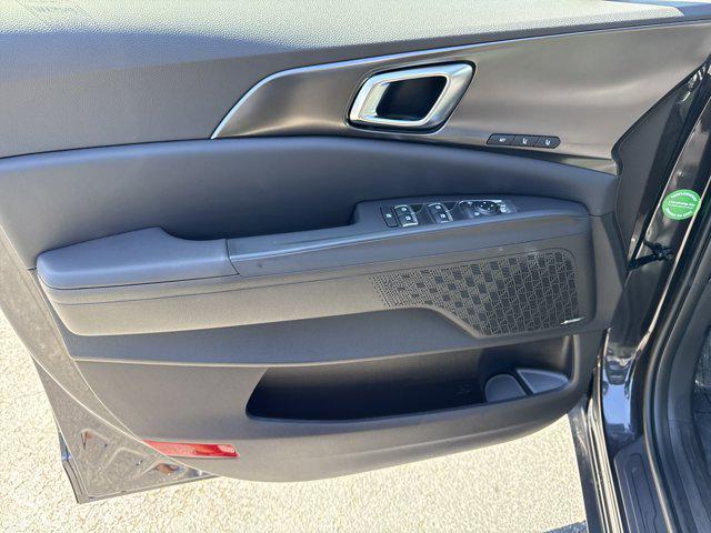 new 2025 Kia Carnival Hybrid car, priced at $53,630