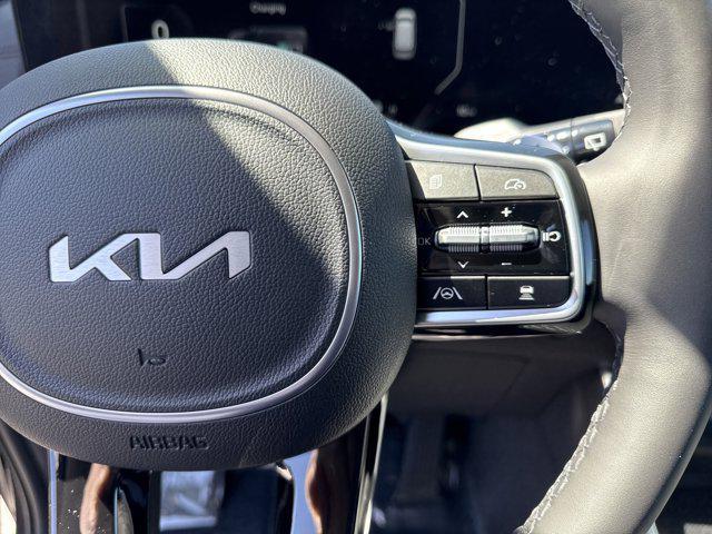 new 2025 Kia Carnival Hybrid car, priced at $53,630
