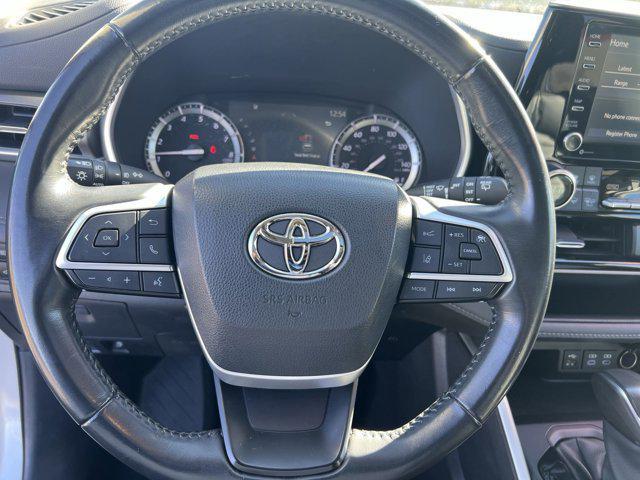 used 2022 Toyota Highlander car, priced at $35,395