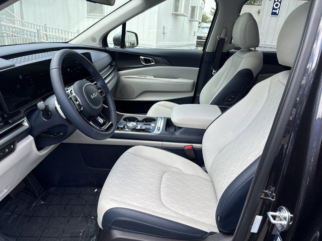 new 2025 Kia Carnival Hybrid car, priced at $50,035