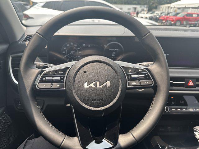 new 2025 Kia Seltos car, priced at $27,700