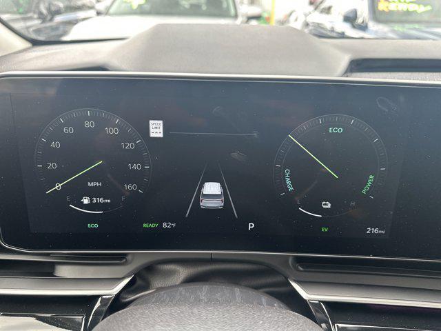 new 2025 Kia Carnival Hybrid car, priced at $54,370