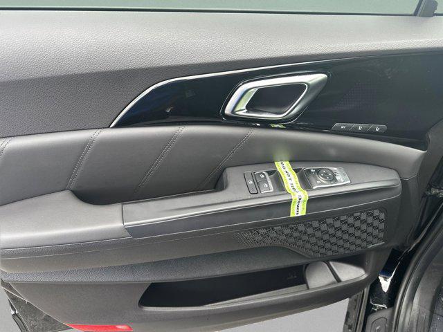 new 2025 Kia Carnival Hybrid car, priced at $53,370