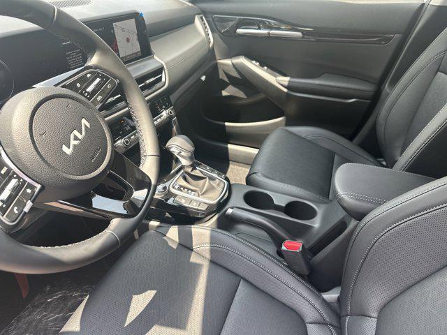 new 2025 Kia Seltos car, priced at $28,095