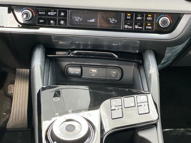 new 2025 Kia Sportage Hybrid car, priced at $29,390
