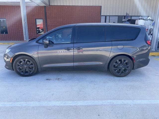 used 2018 Chrysler Pacifica car