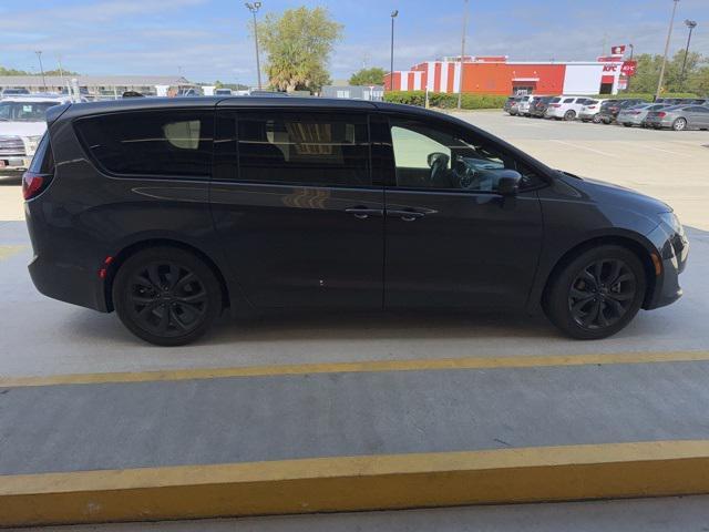 used 2018 Chrysler Pacifica car