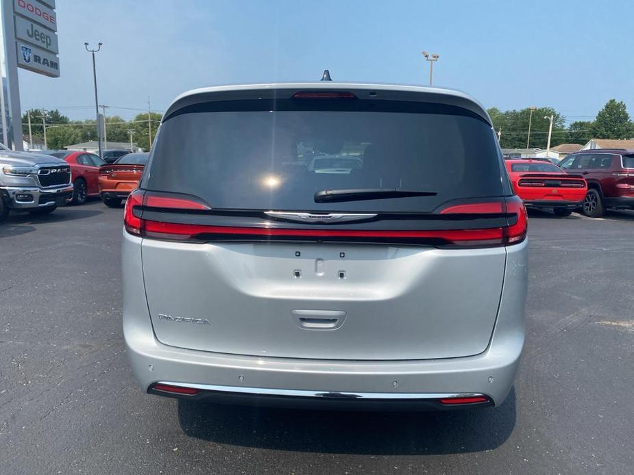 new 2024 Chrysler Pacifica car, priced at $43,695