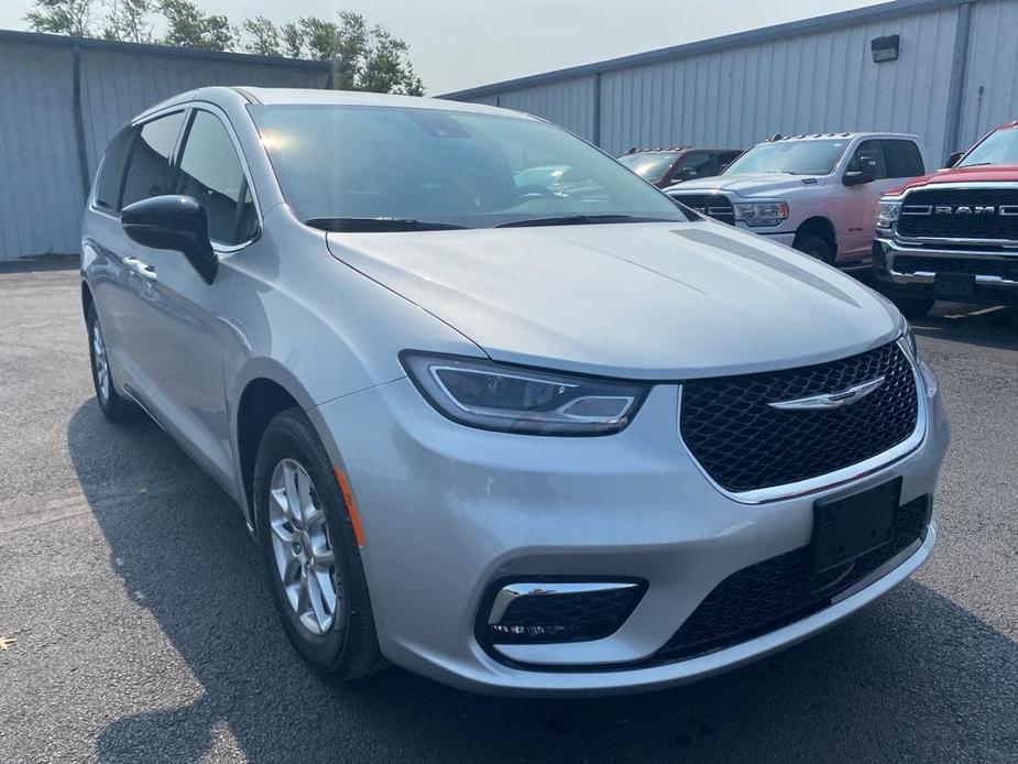 new 2024 Chrysler Pacifica car, priced at $43,695