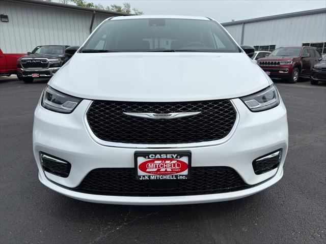 new 2025 Chrysler Pacifica car, priced at $49,090