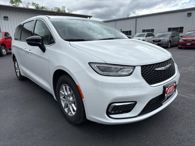 new 2025 Chrysler Pacifica car, priced at $45,725