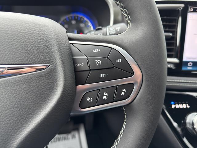 new 2025 Chrysler Pacifica car, priced at $45,725