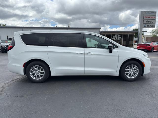 new 2025 Chrysler Pacifica car, priced at $45,725