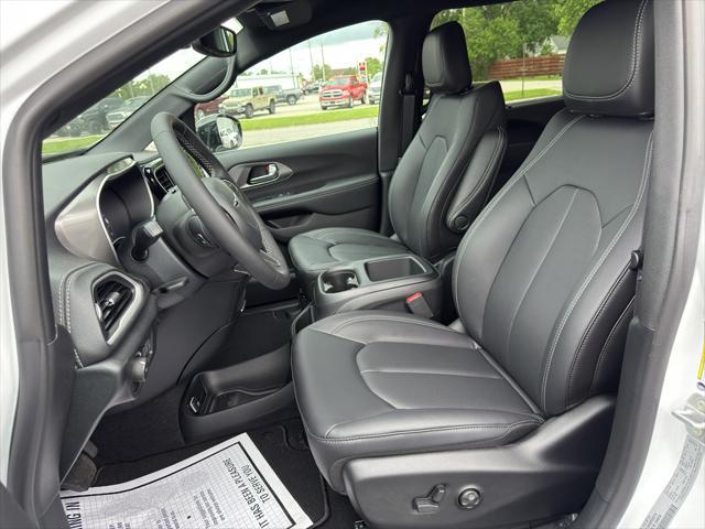 new 2025 Chrysler Pacifica car, priced at $45,725