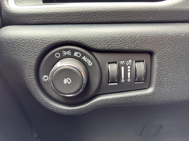 new 2025 Chrysler Pacifica car, priced at $45,725