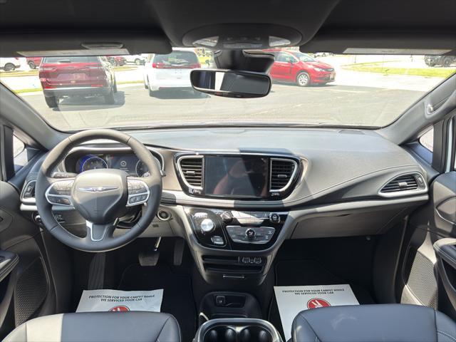new 2025 Chrysler Pacifica car, priced at $44,445