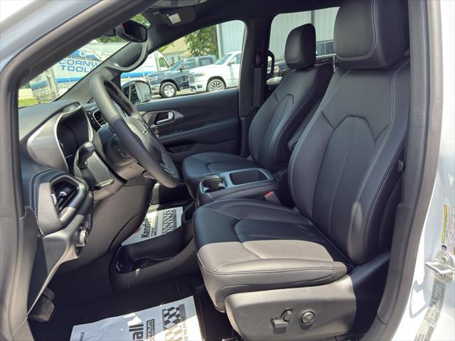 new 2025 Chrysler Pacifica car, priced at $44,445