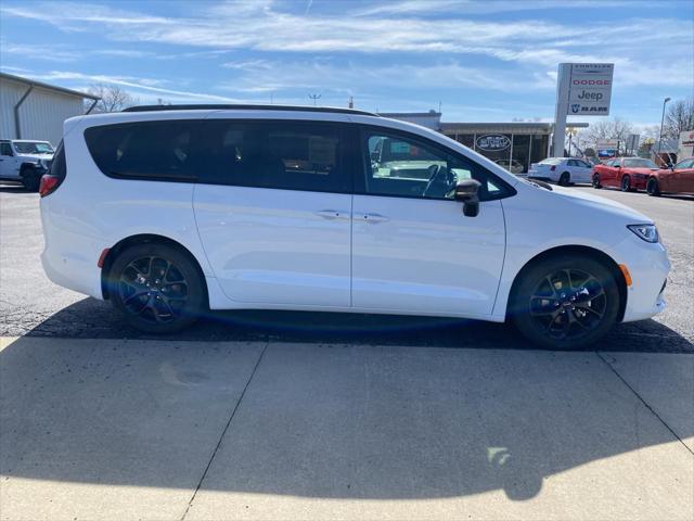 new 2024 Chrysler Pacifica car, priced at $54,605