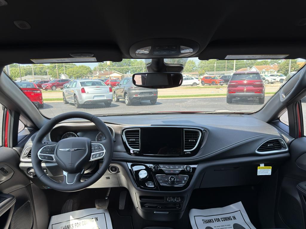 new 2025 Chrysler Pacifica car, priced at $51,040