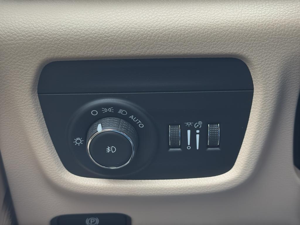 new 2025 Jeep Grand Cherokee car, priced at $55,060
