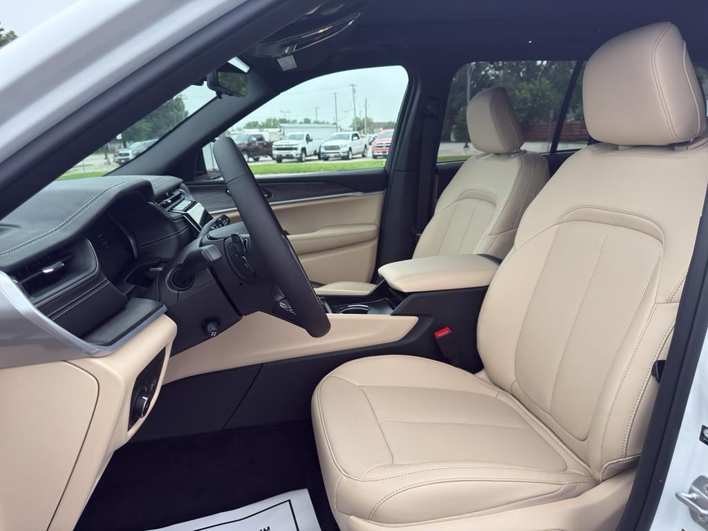 new 2025 Jeep Grand Cherokee car, priced at $55,060