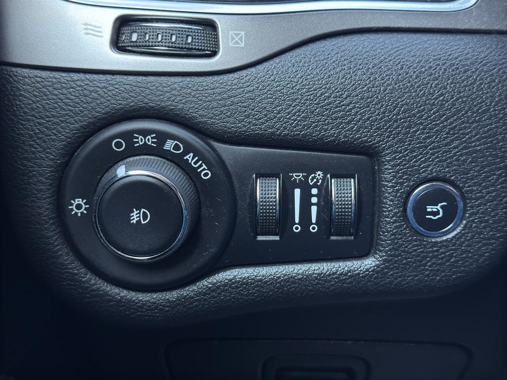 used 2019 Jeep Cherokee car, priced at $19,900