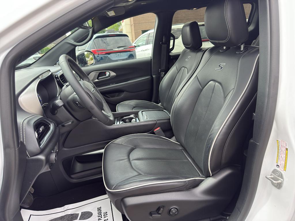 used 2024 Chrysler Pacifica Hybrid car, priced at $41,900