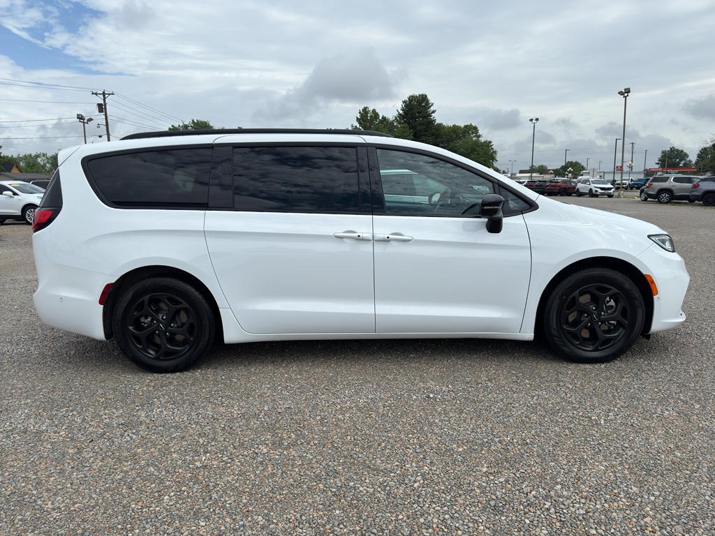 used 2024 Chrysler Pacifica Hybrid car, priced at $41,900