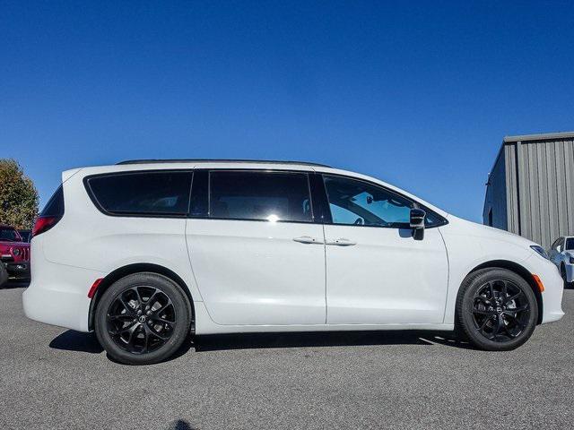 new 2026 Chrysler Pacifica car, priced at $41,748