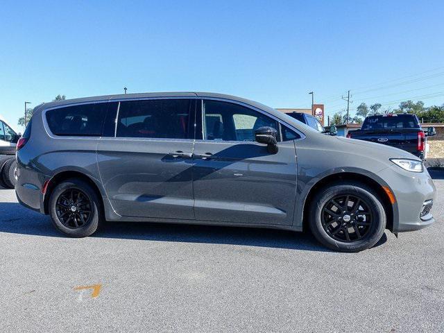 new 2025 Chrysler Pacifica car, priced at $42,170