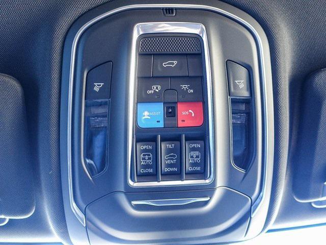 new 2025 Jeep Grand Cherokee car, priced at $48,681