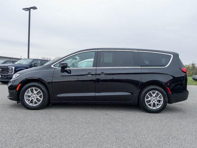 used 2024 Chrysler Pacifica car, priced at $35,603