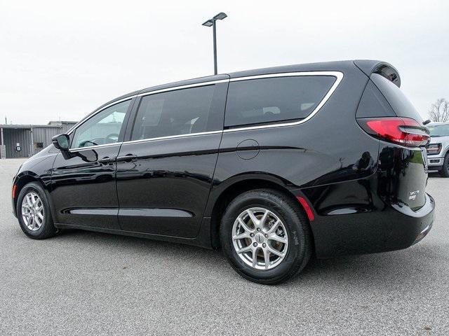 used 2024 Chrysler Pacifica car, priced at $35,603