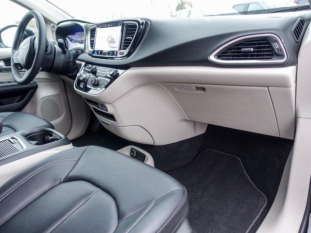 used 2024 Chrysler Pacifica car, priced at $35,603